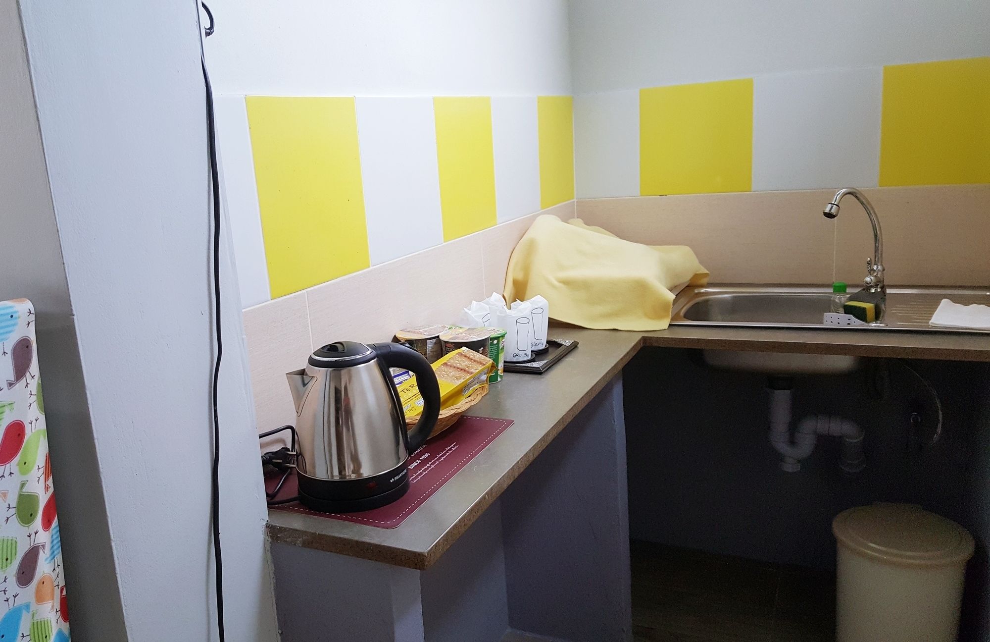 2-bedroom house | coffee and/or coffee maker