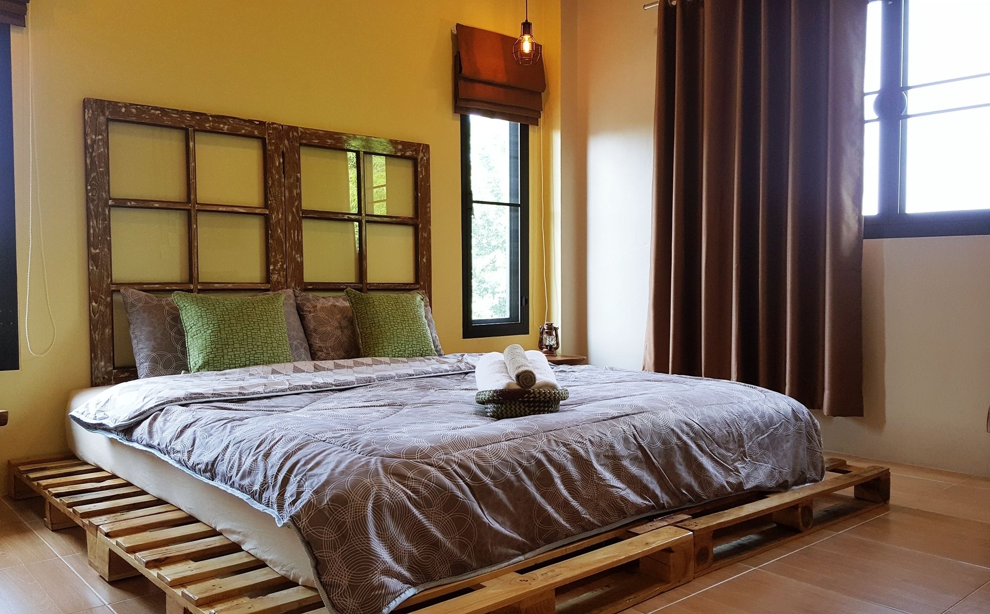 2-bedroom house | minibar, desk, blackout curtains, free wifi