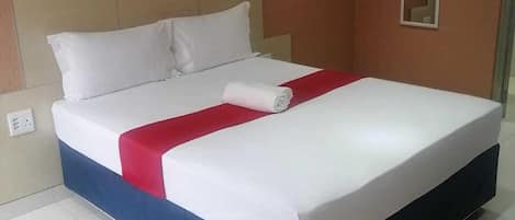 Traditional Room (4) | Minibar, desk, free cribs/infant beds, wired internet