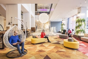 Sala de estar en el lobby