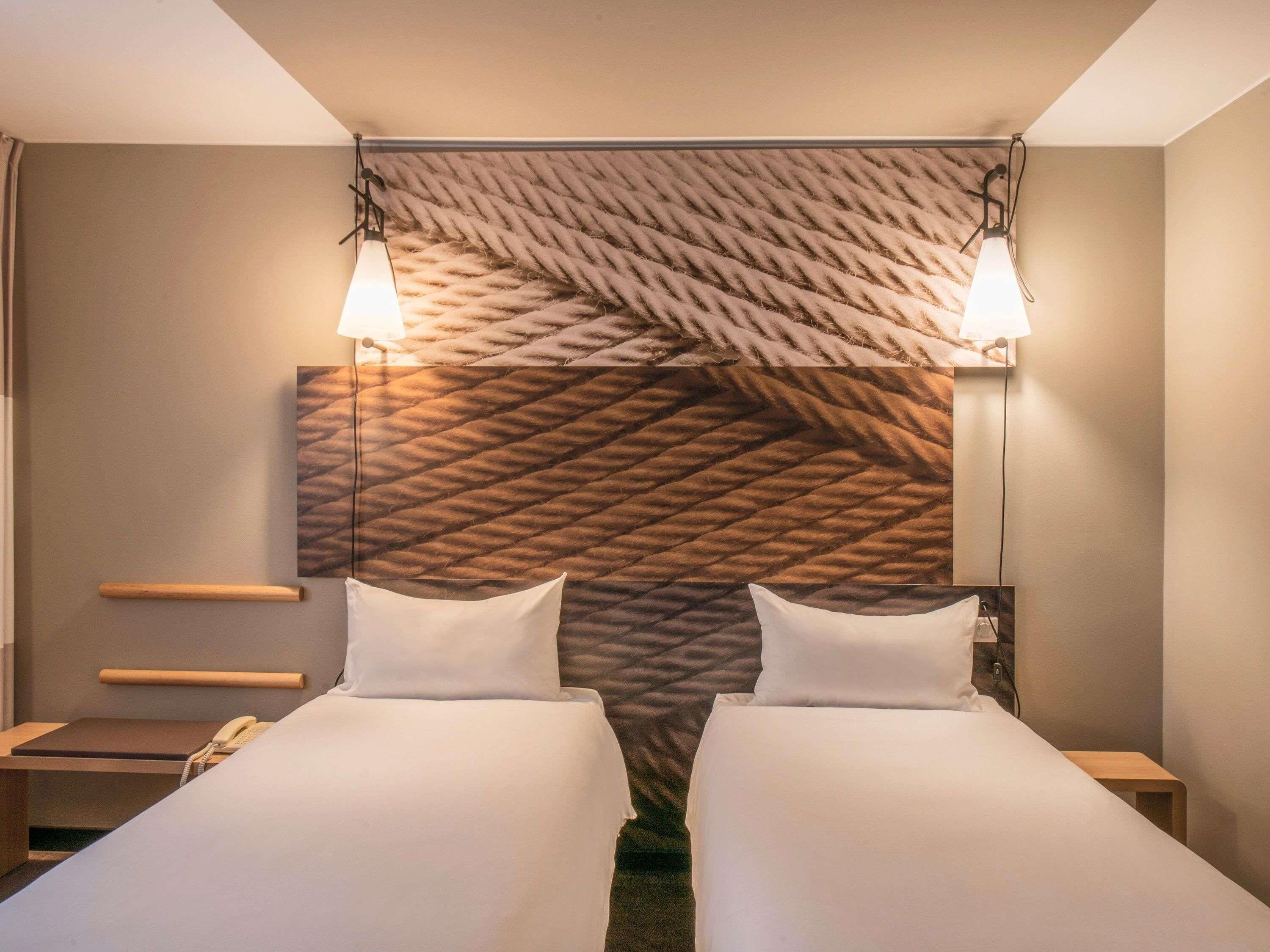 Twin Room, 2 Twin Beds | Desk, laptop workspace, iron/ironing board (on request), WiFi (free)