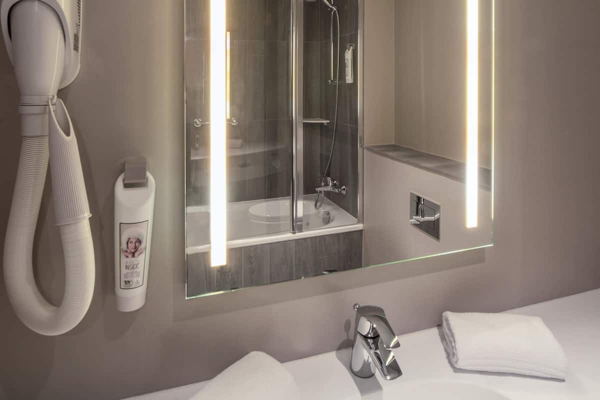 Room, 2 Twin Beds, Accessible | Desk, laptop workspace, iron/ironing board, free WiFi