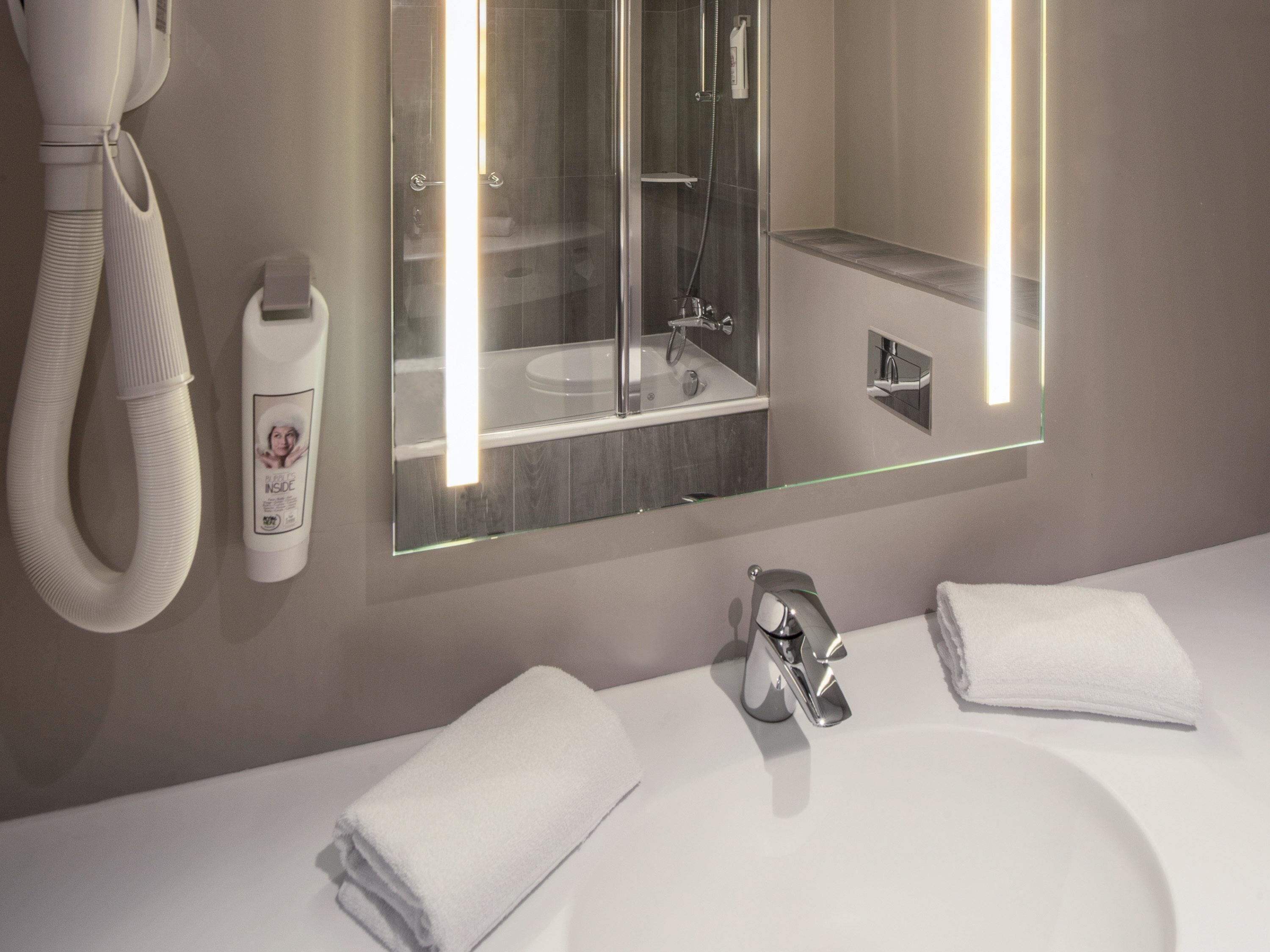 Room, 1 Double Bed, Accessible | Desk, laptop workspace, iron/ironing board, free WiFi