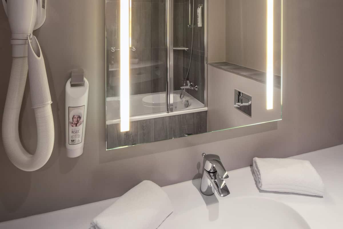 Room, 1 Double Bed, Accessible | Desk, laptop workspace, iron/ironing board, free WiFi