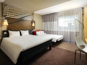 Habitación estándar doble, 1 cama doble con sofá cama | Escritorio y espacio para trabajar con un portátil