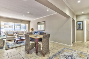 Dining - Edward Court 1 Bedroom Garden Facing (Cape Town)