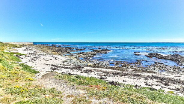 Beach - Edward Court 1 Bedroom Garden Facing (Cape Town)