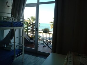 In-room safe, soundproofing, free WiFi, bed sheets