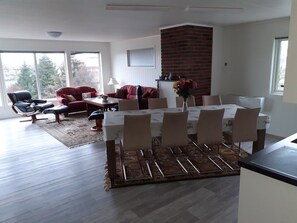 Apartamento superluxo, 3 quartos | Opções para refeição no quarto