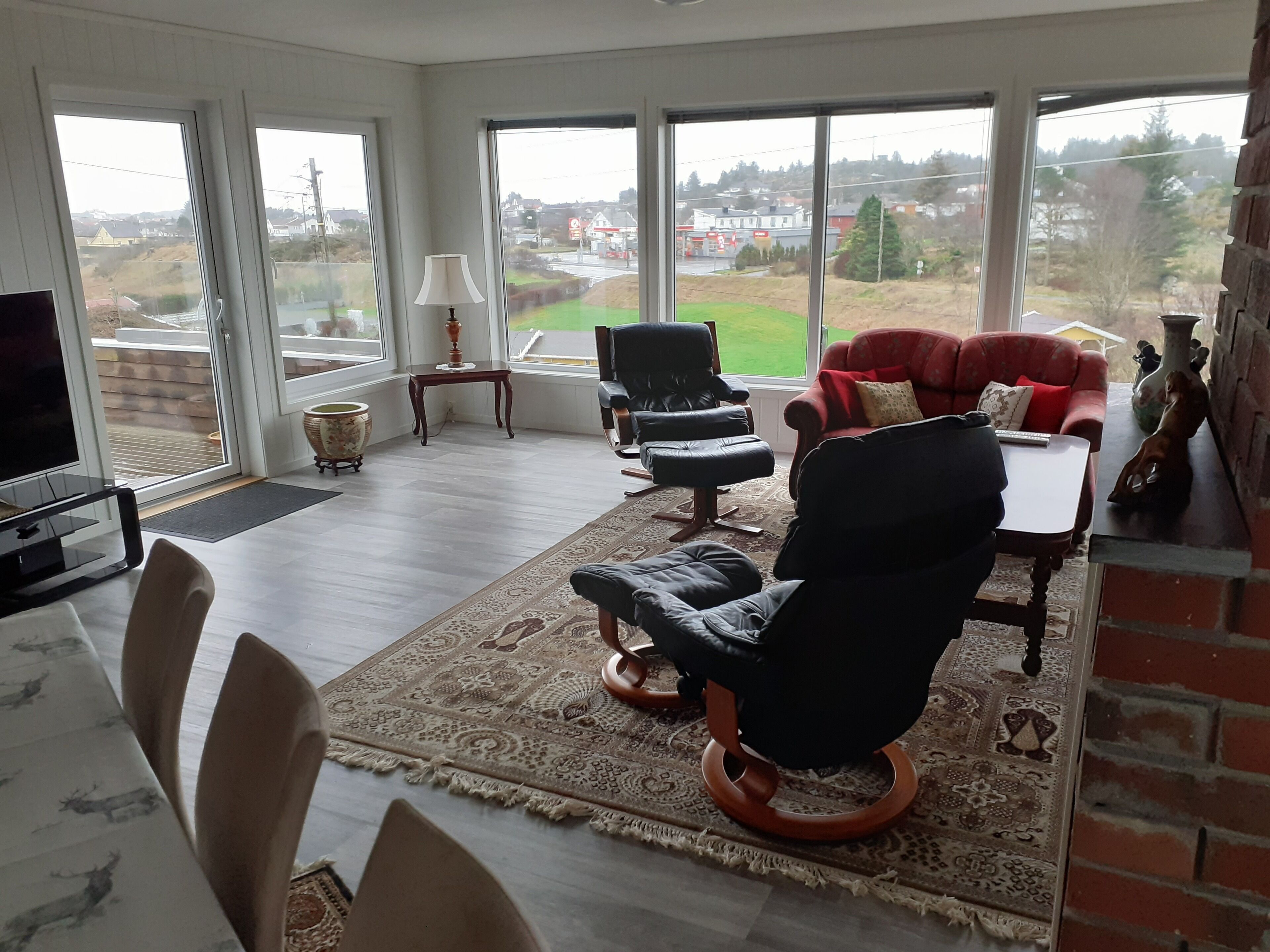 Luxury Apartment, 3 Bedrooms | Living room | Flat-screen TV