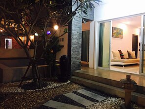 2-Bedroom Villa with Private Pool | Terassi/patio