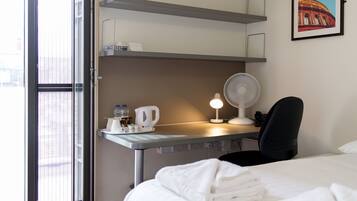 Double Room | Desk, blackout curtains, free WiFi, bed sheets