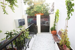 Superior Apartment (Since 1892, #12 #13 #14) | コートヤード ビュー