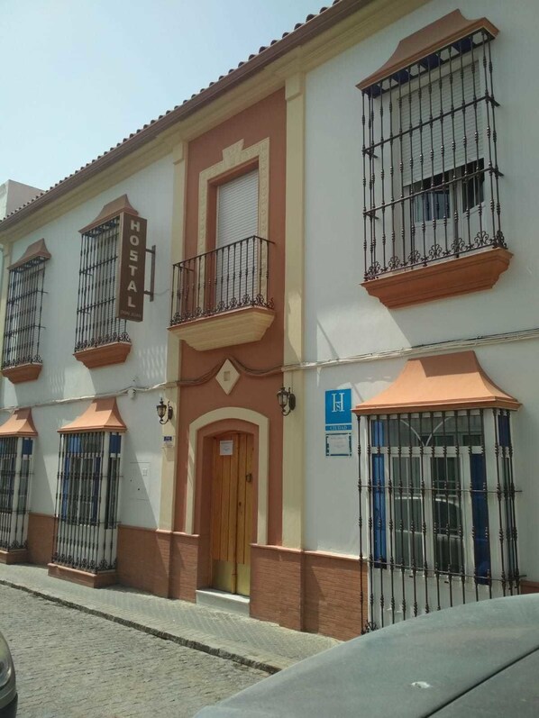 Front of property - Hostal Don Juan (El Coronil)