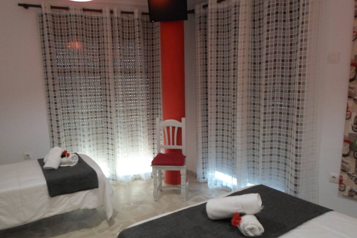 In-room safe, desk, free WiFi