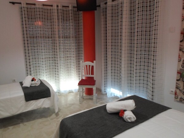 In-room safe, desk, free WiFi