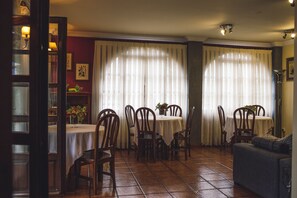 Desayuno continental gratuito y diario