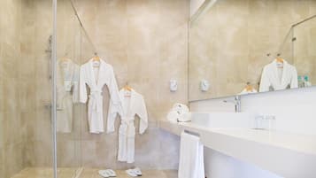 Suite with Private Jacuzzi | Bathroom