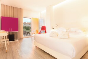 Ropa de cama de alta calidad, colchones con efecto memoria y minibar 