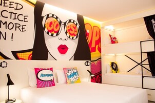 Ropa de cama de alta calidad, colchones con efecto memoria y minibar 