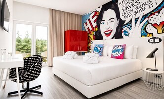 Ropa de cama de alta calidad, colchones con efecto memoria y minibar 