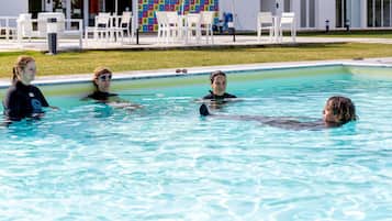 Outdoor pool, pool loungers