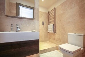 Apartment, 1 Schlafzimmer | Badezimmer | Dusche, Haartrockner, Handtücher