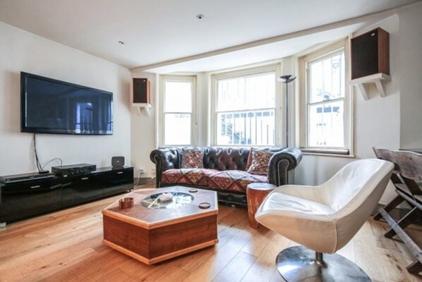 Apartment, 1 Bedroom | Living room