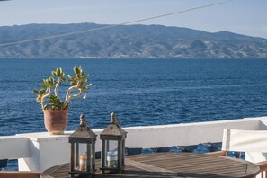 Balcony - Lotus Sweet Home Hydra (Hydra)