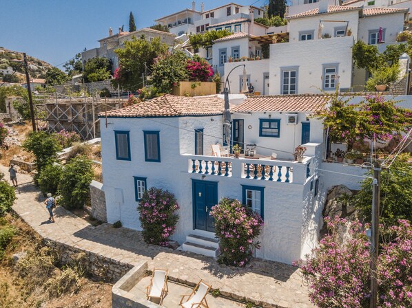 Exterior - Lotus Sweet Home Hydra (Hydra)