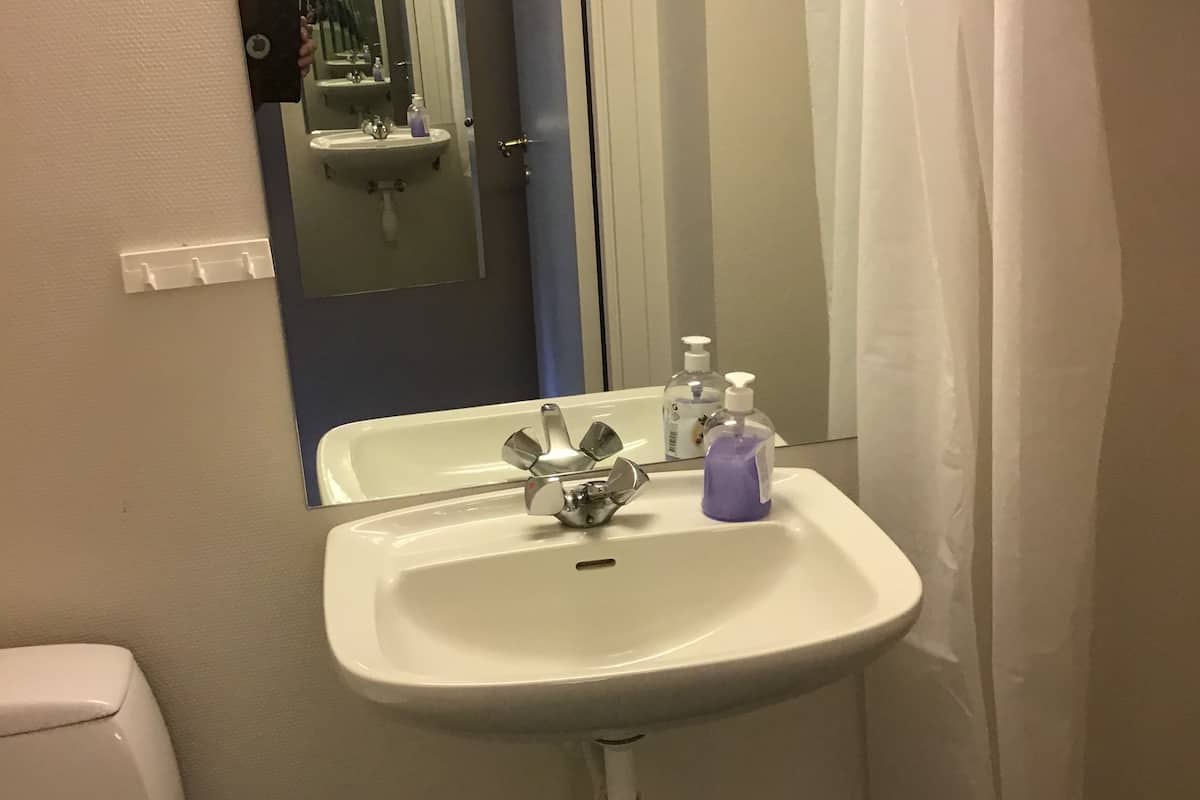 double room, balcony | bathroom