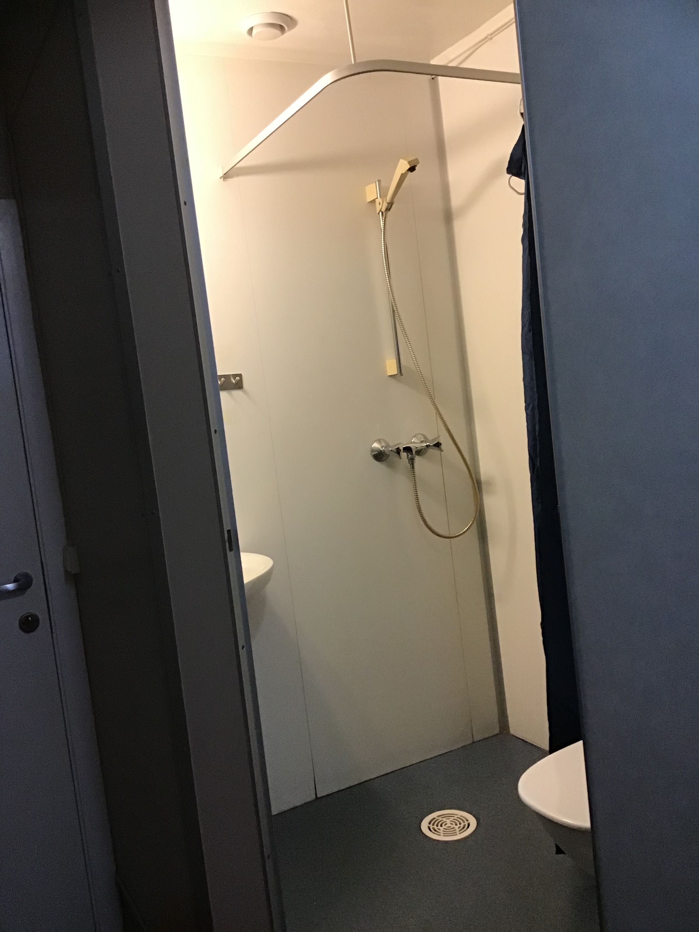 double room | bathroom