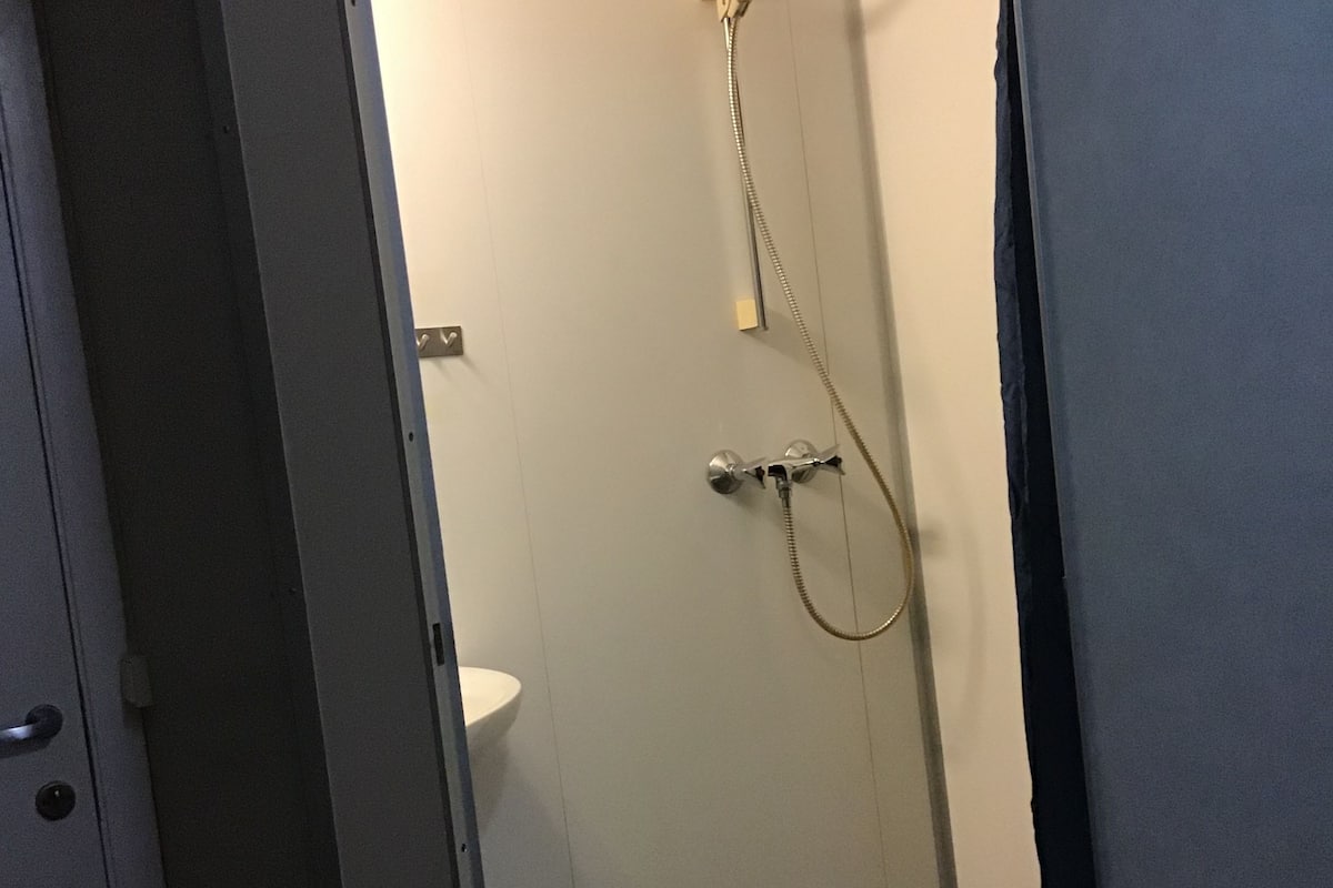 double room | bathroom