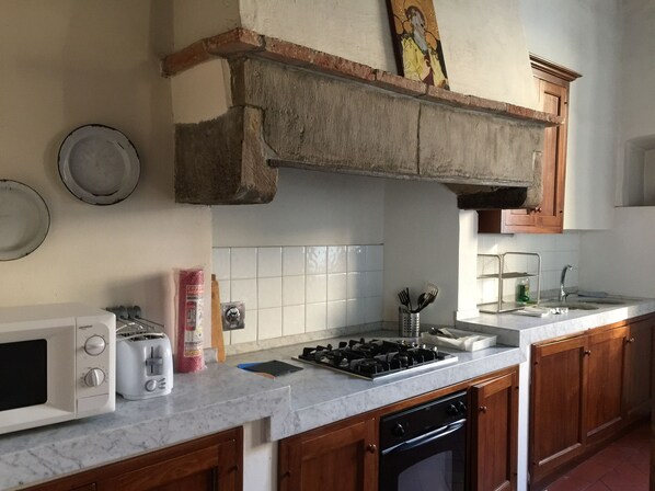 Basic Apartment, 2 Bedrooms | Private kitchen
