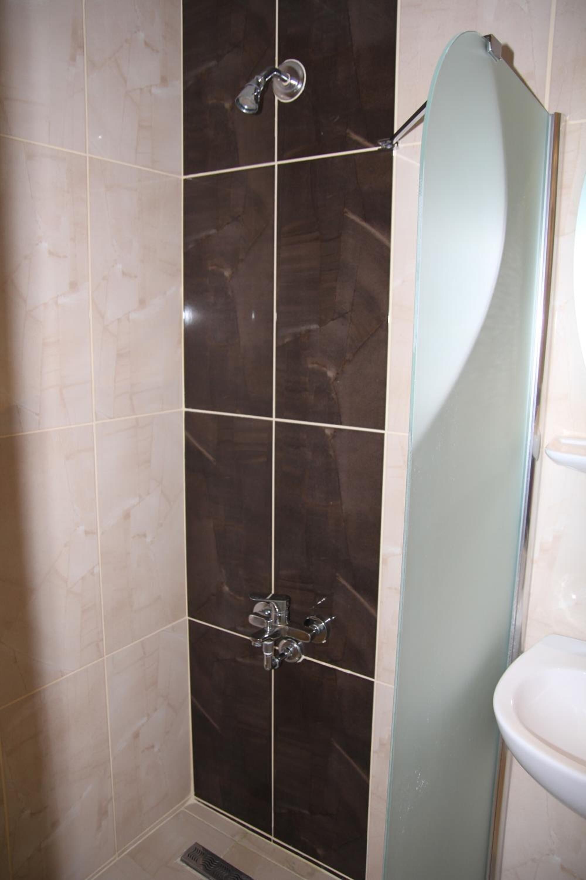 shower, free toiletries, hair dryer, slippers