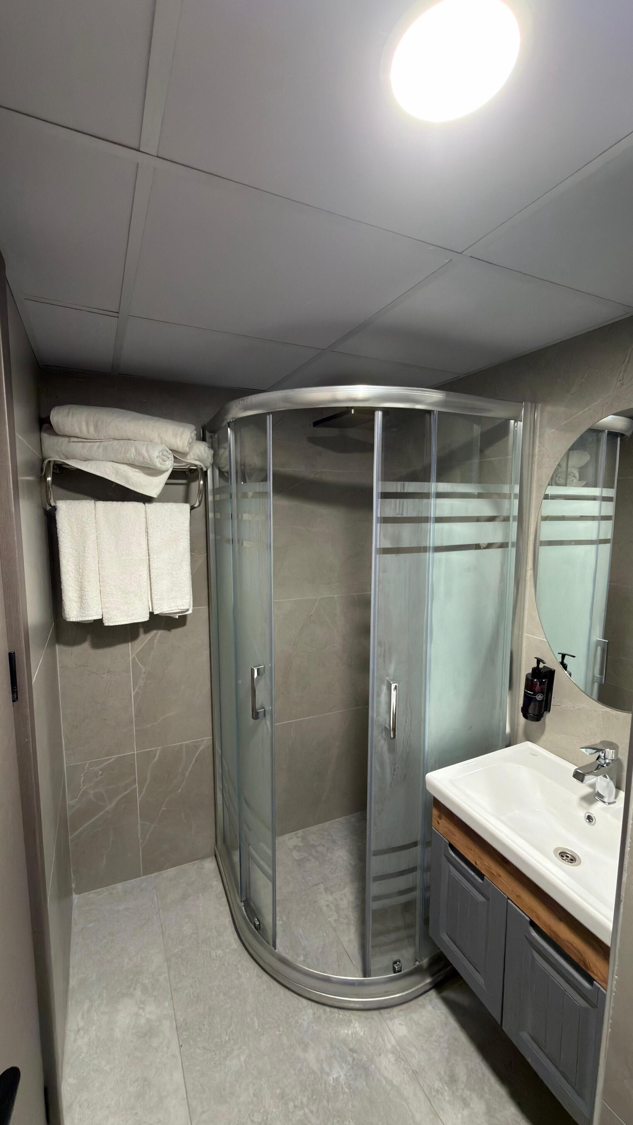 淋浴設備、免費盥洗用品、吹風機、拖鞋