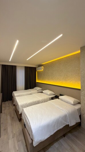 Classic Room, 3 Single Beds, Non Smoking, City View | Minibar, in-room safe, soundproofing, free WiFi - Dostlar Hotel (Mersin)