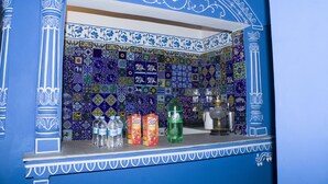 A blue and white tiled wall with a decorative arch.