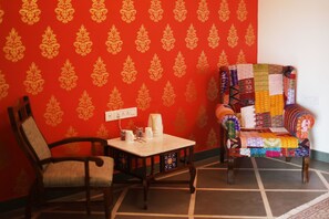 Suíte exclusiva, 1 cama King | Comodidades do quarto