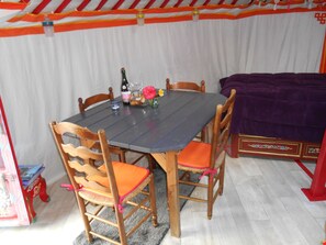 Family Cabin, 1 Bedroom, Kitchenette | Living area