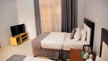 Twin Room | Desk, free WiFi