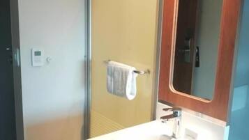 Shower, rainfall showerhead, towels