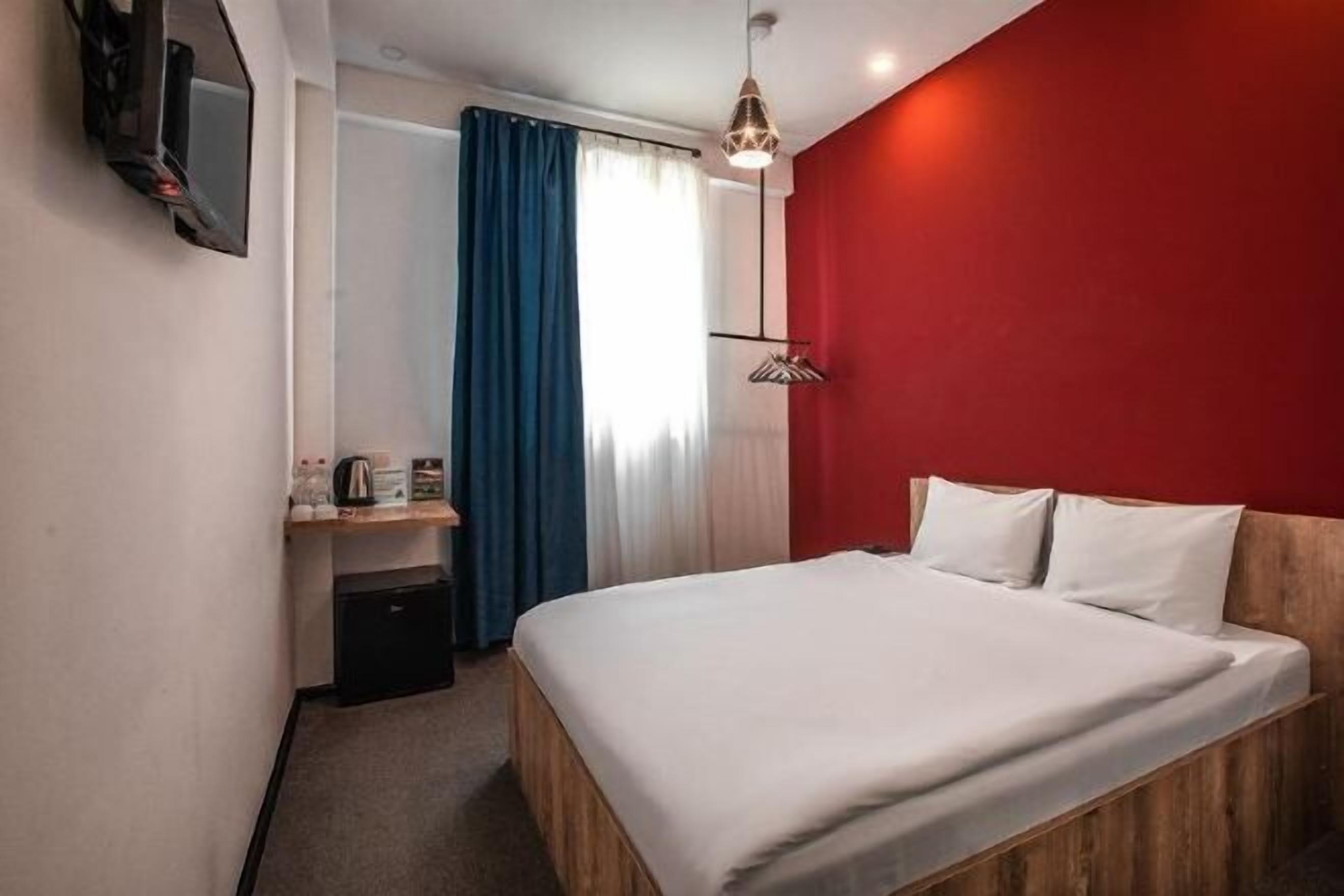 客房内保险箱、隔音、免费 WiFi、床单