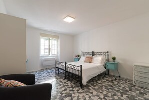 2 bedrooms, desk, iron/ironing board, cots/infant beds - Buonarroti (Florence)