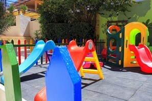 Área de juegos infantiles al aire libre