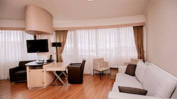 Minibar, in-room safe, free WiFi, bed sheets