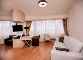 Minibar, in-room safe, free WiFi, bed sheets