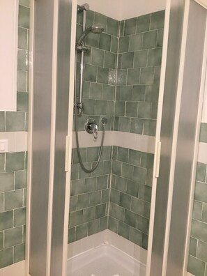 Apartment, 1 Bedroom | Bathroom | Shower, hair dryer, bidet, towels - Campidoglio (Florence)