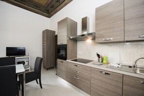 Apartment, 2 Bedrooms | Private kitchen | Fridge, microwave, oven, stovetop