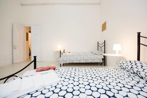 Appartement, 4 chambres | 1 chambre, bureau, fer et planche à repasser, lits bébé (en supplément)